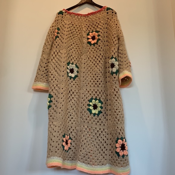 Crocheted long cardigan dress with flowers - Picture 14 of 16